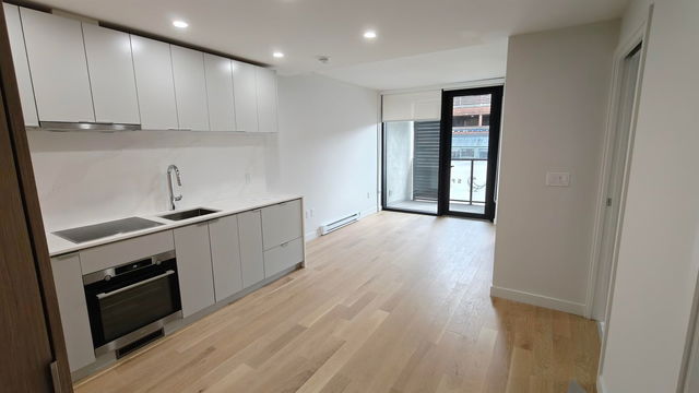 506 - 239 Keefer Street