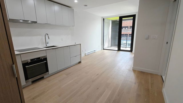 606 - 239 Keefer Street