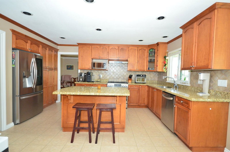 7470 Almond Place, Burnaby, V3N 4V5 | Image 2