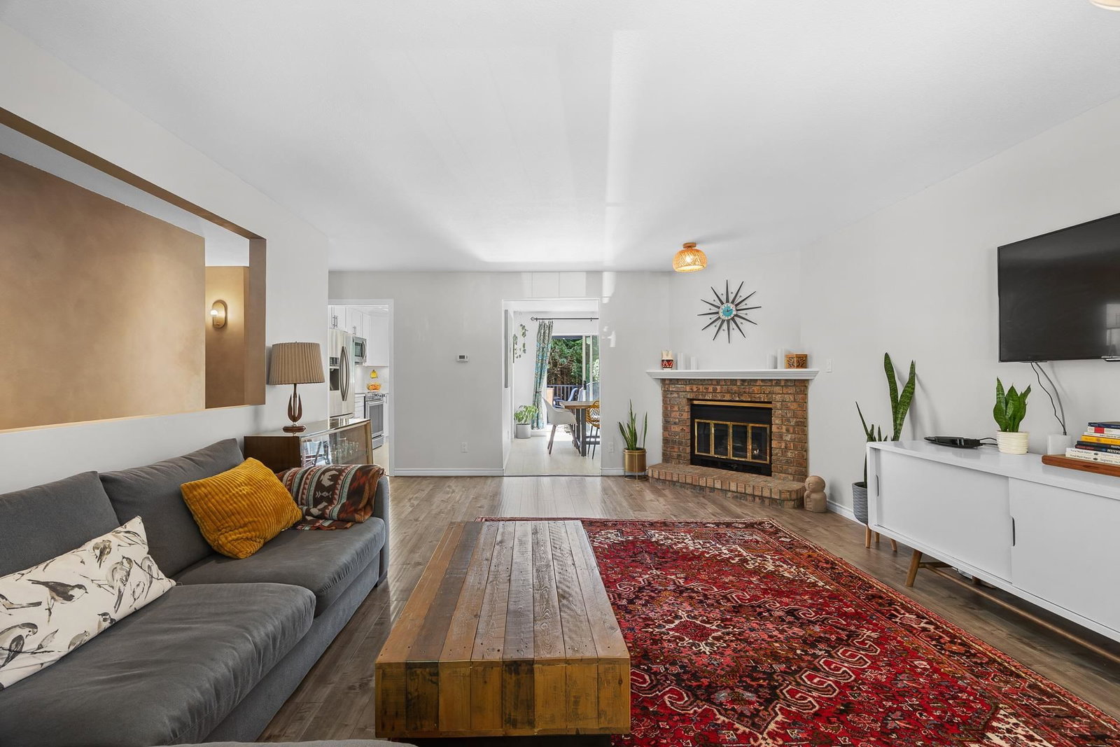 Listing Image 6