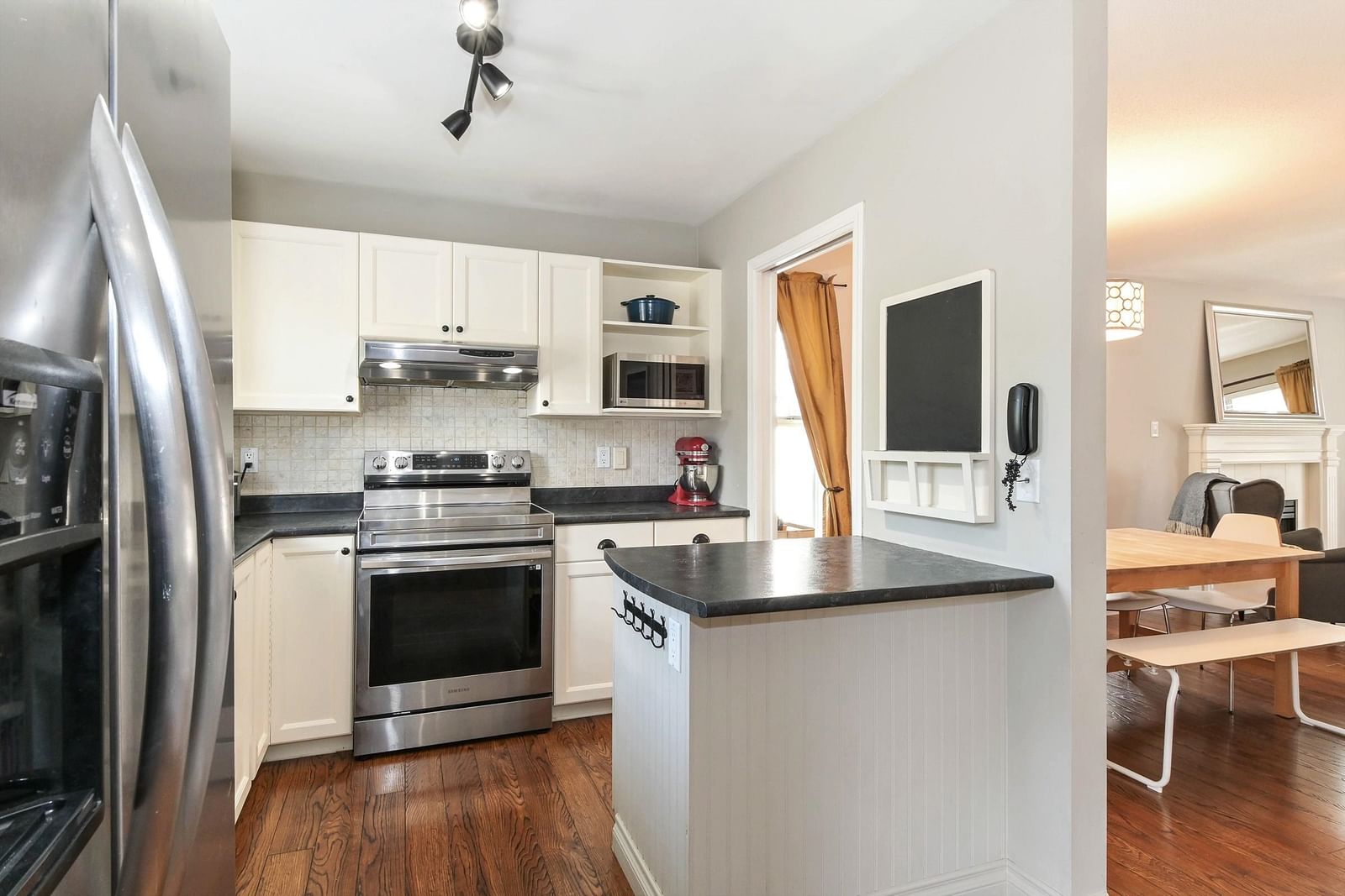 Listing Image 10