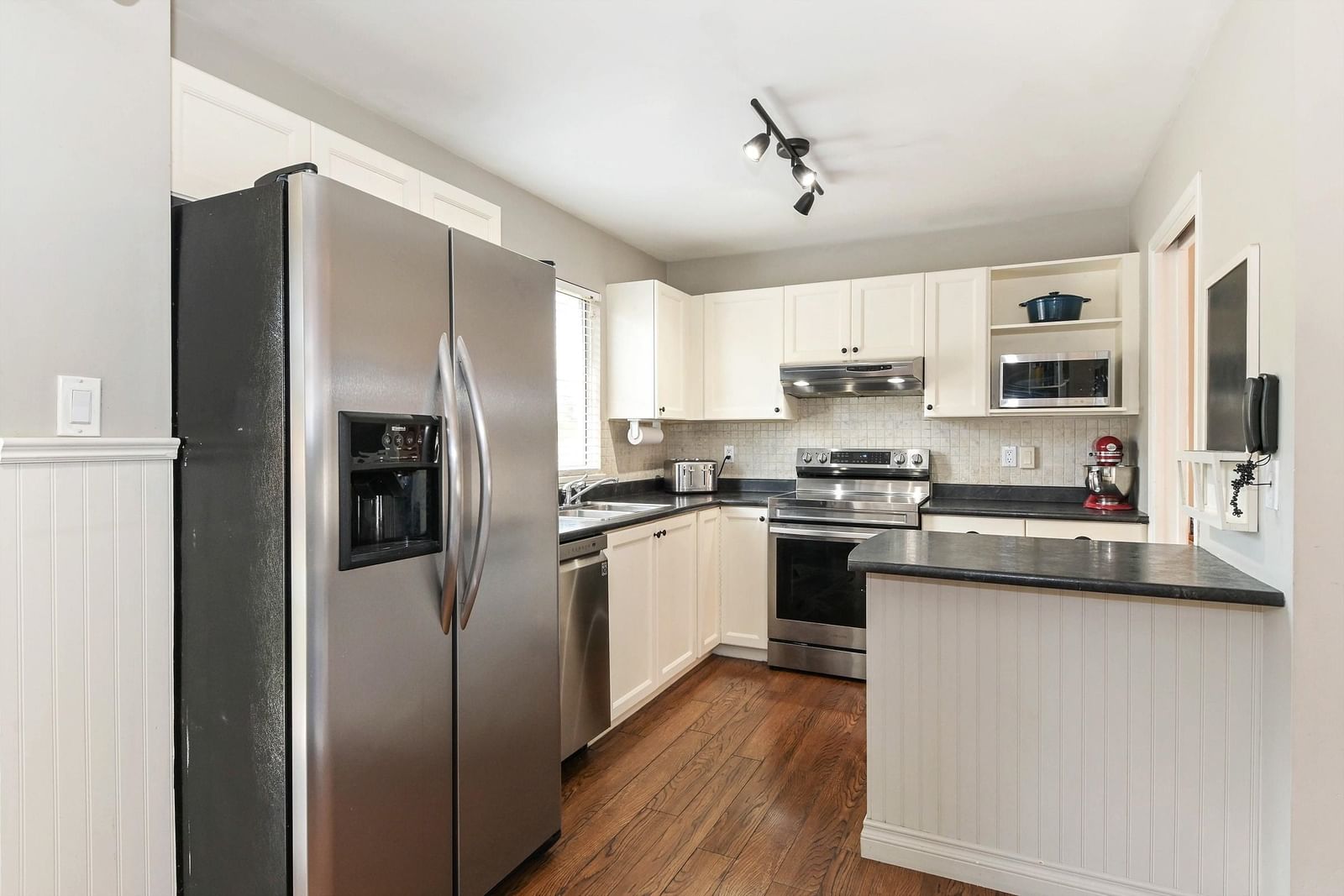Listing Image 9