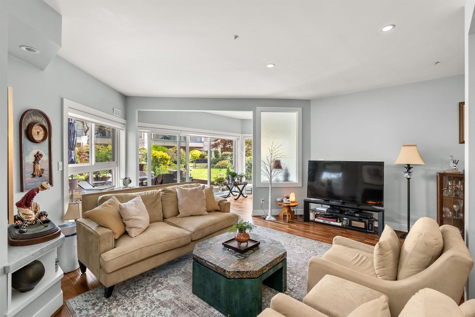 Listing Image 9