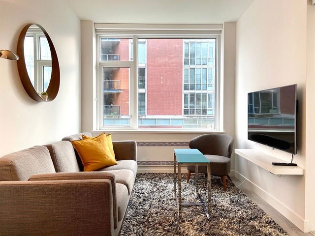 313 - 209 East 7th Avenue