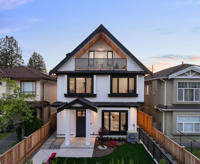 2 - 1259 Renfrew Street