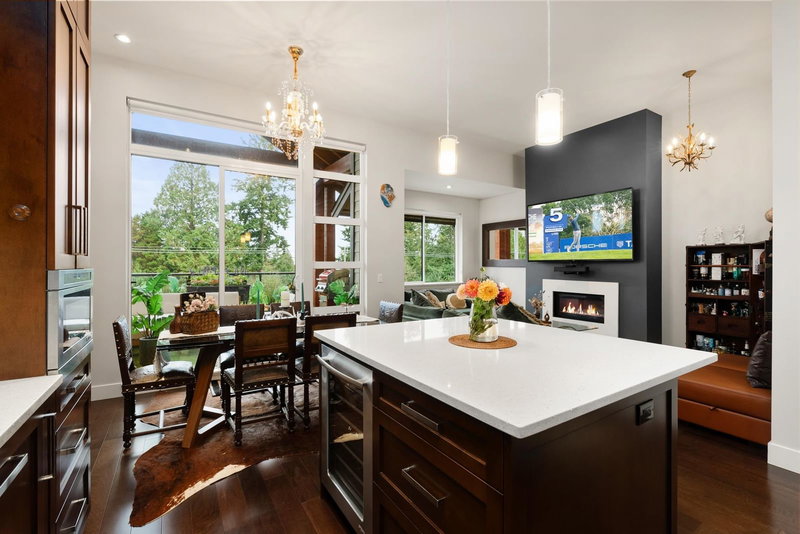 209 - 13585 16 Avenue, Surrey, V4A 1P6 | Image 3