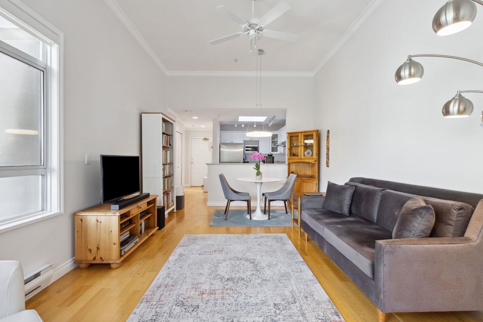 Listing Image 6