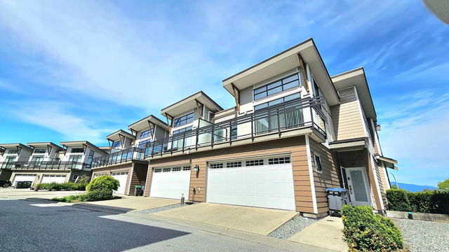 8 - 9989 Barnston Drive