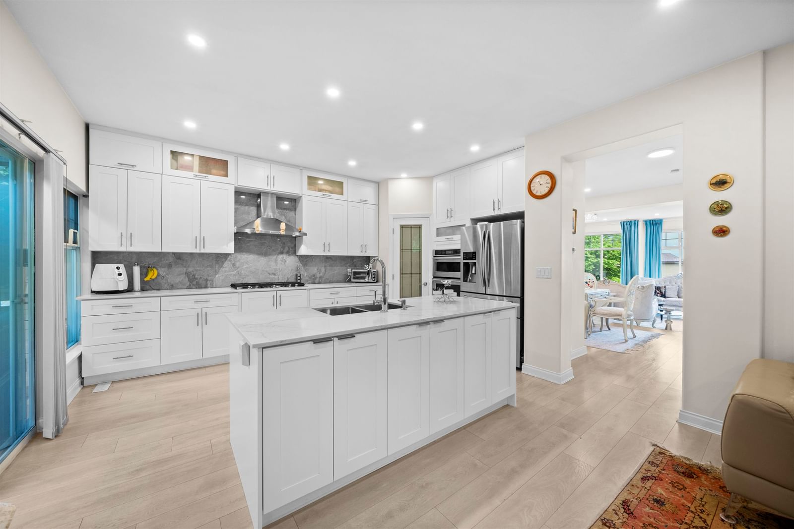 Listing Image 10