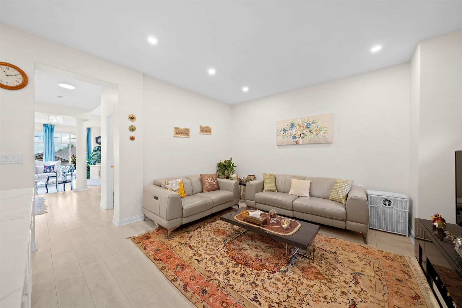 Listing Image 12