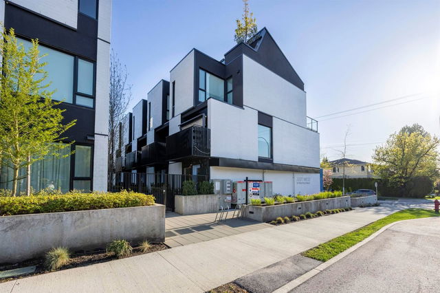 24 - 94 King Edward Avenue