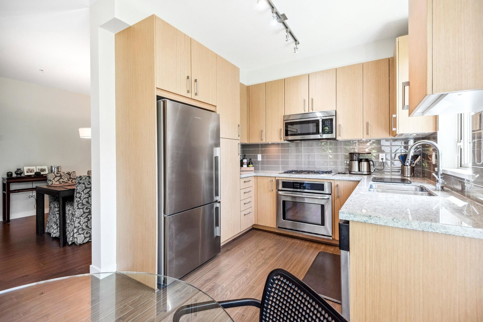 Listing Image 9