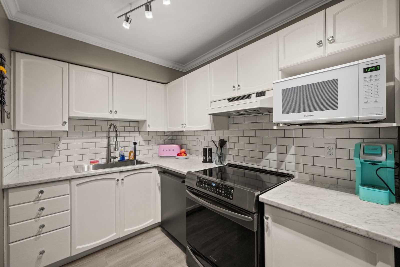 Listing Image 15