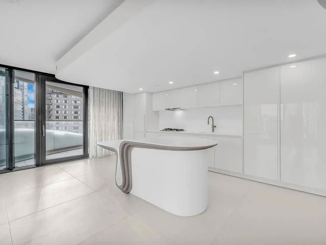 1902 - 1033 Hornby Street
