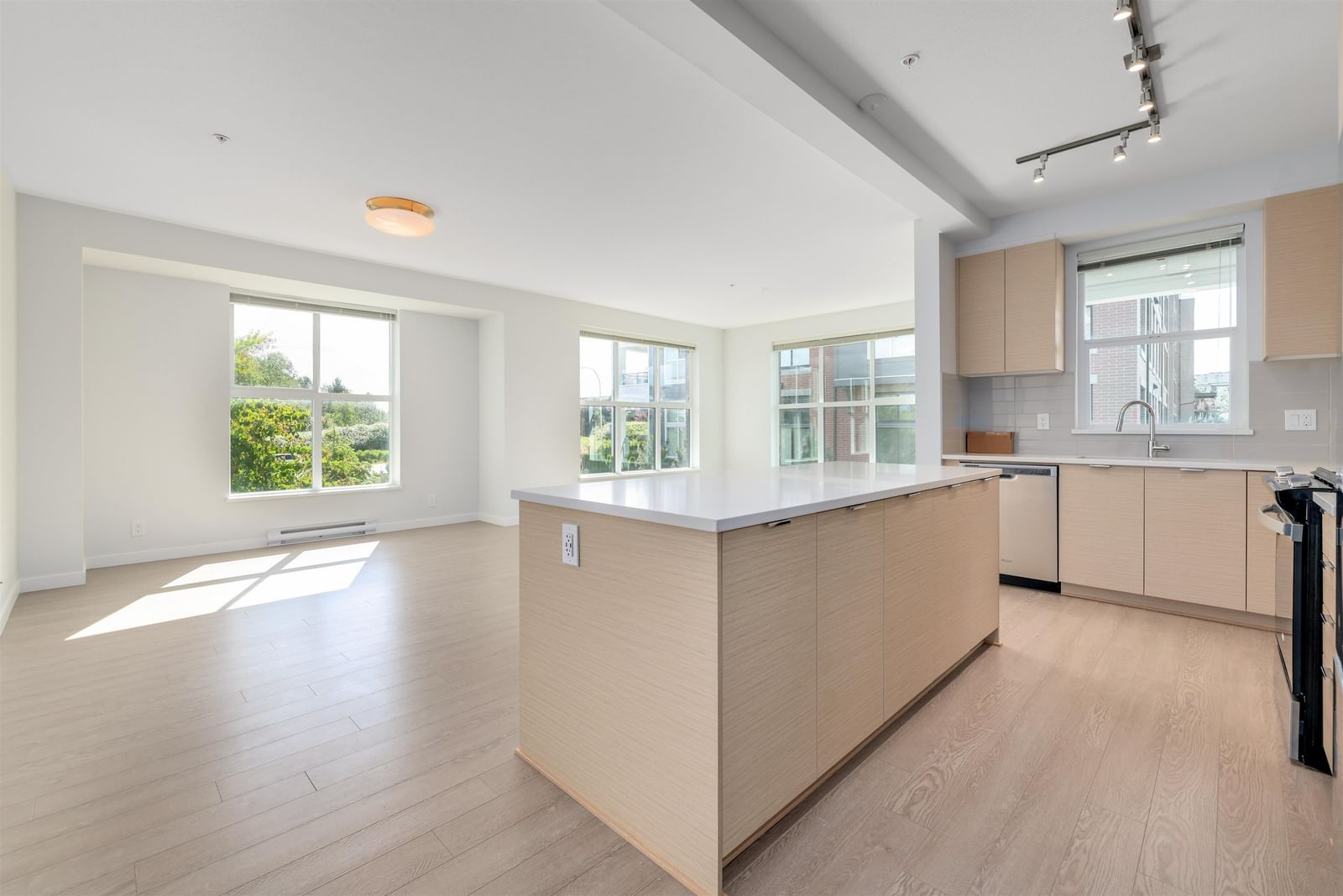Listing Image 14