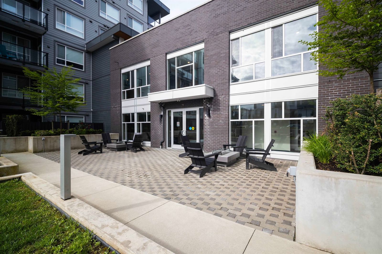 Listing Image 8