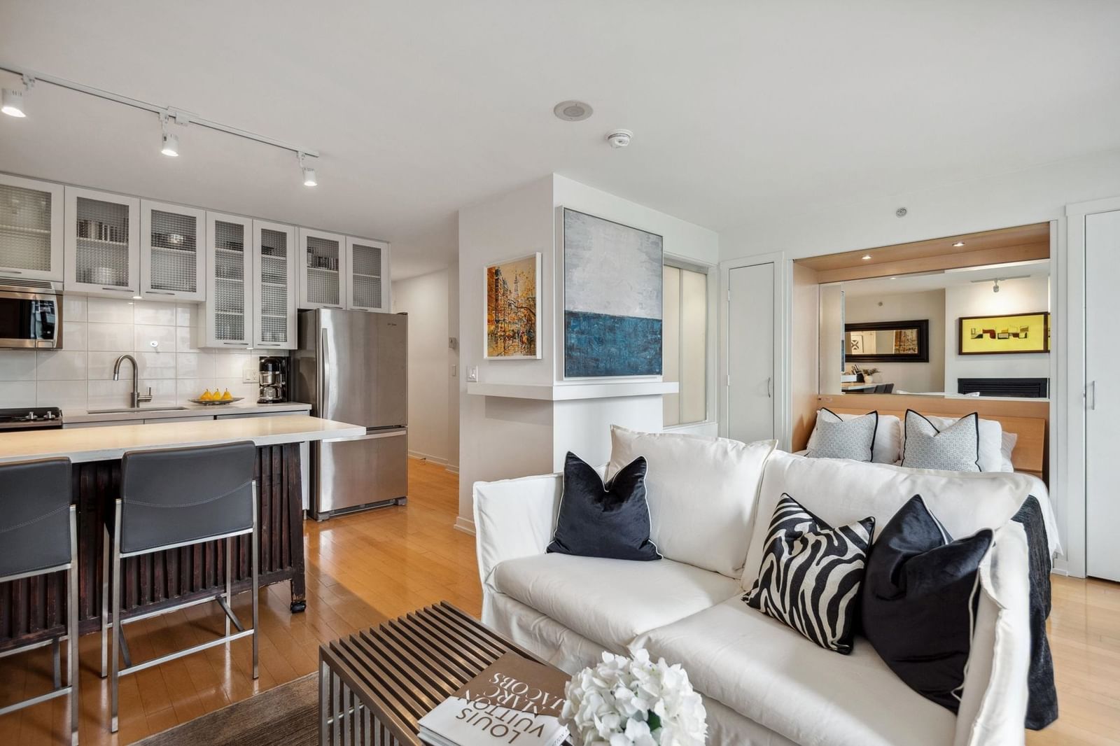Listing Image 10