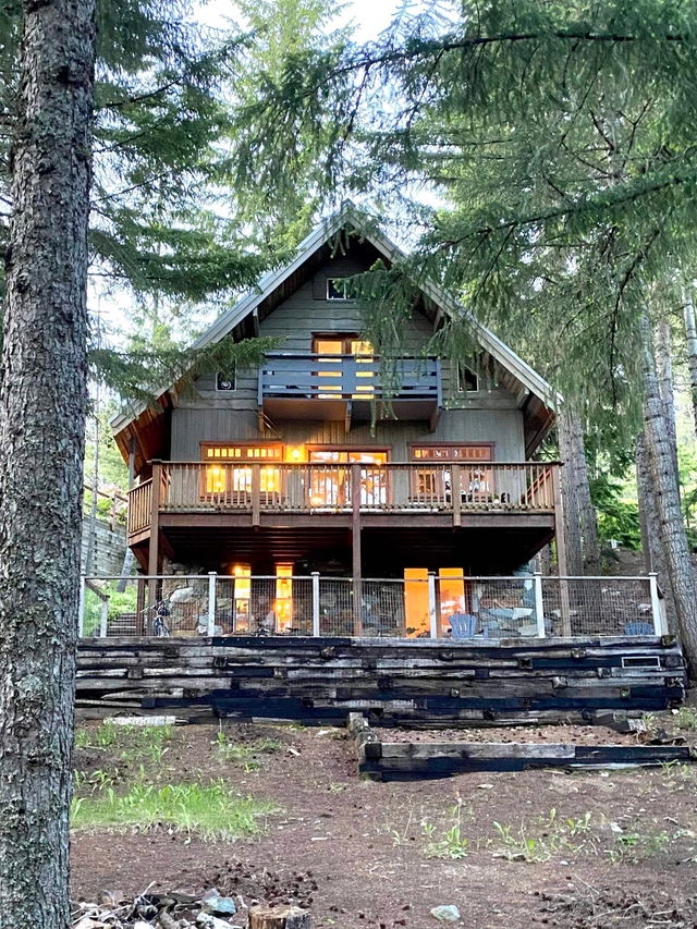 3133 Tyrol Crescent