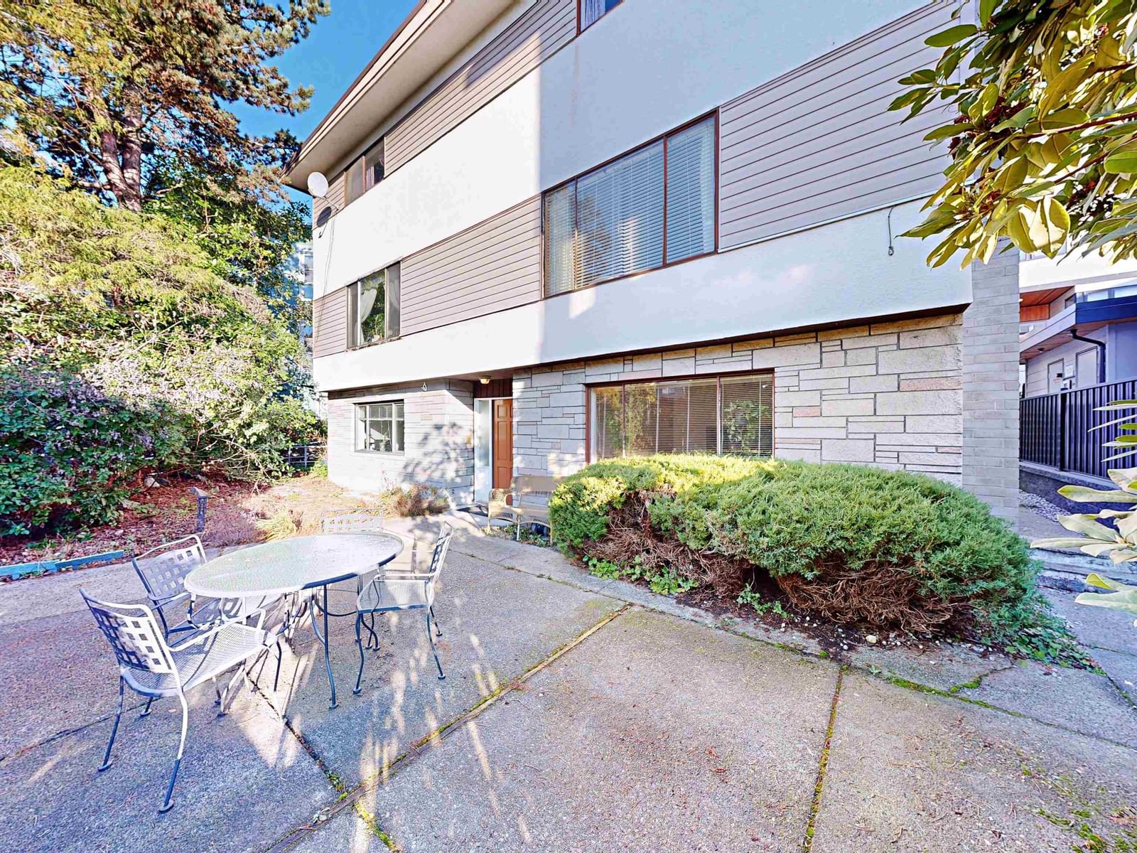 Listing Image 11