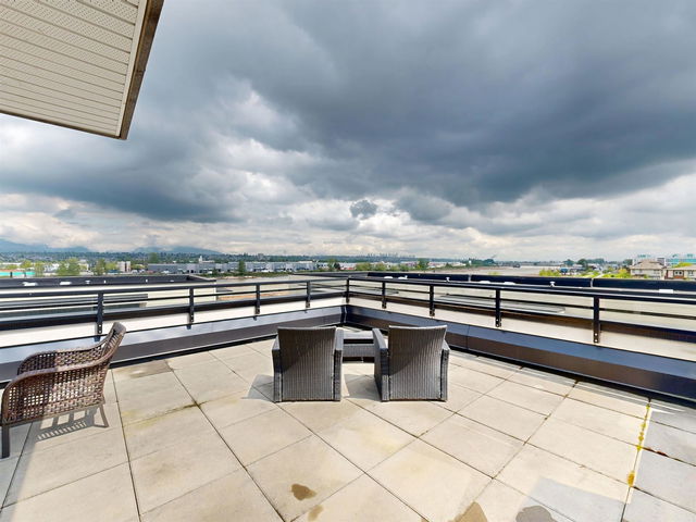18 - 10233 River Drive