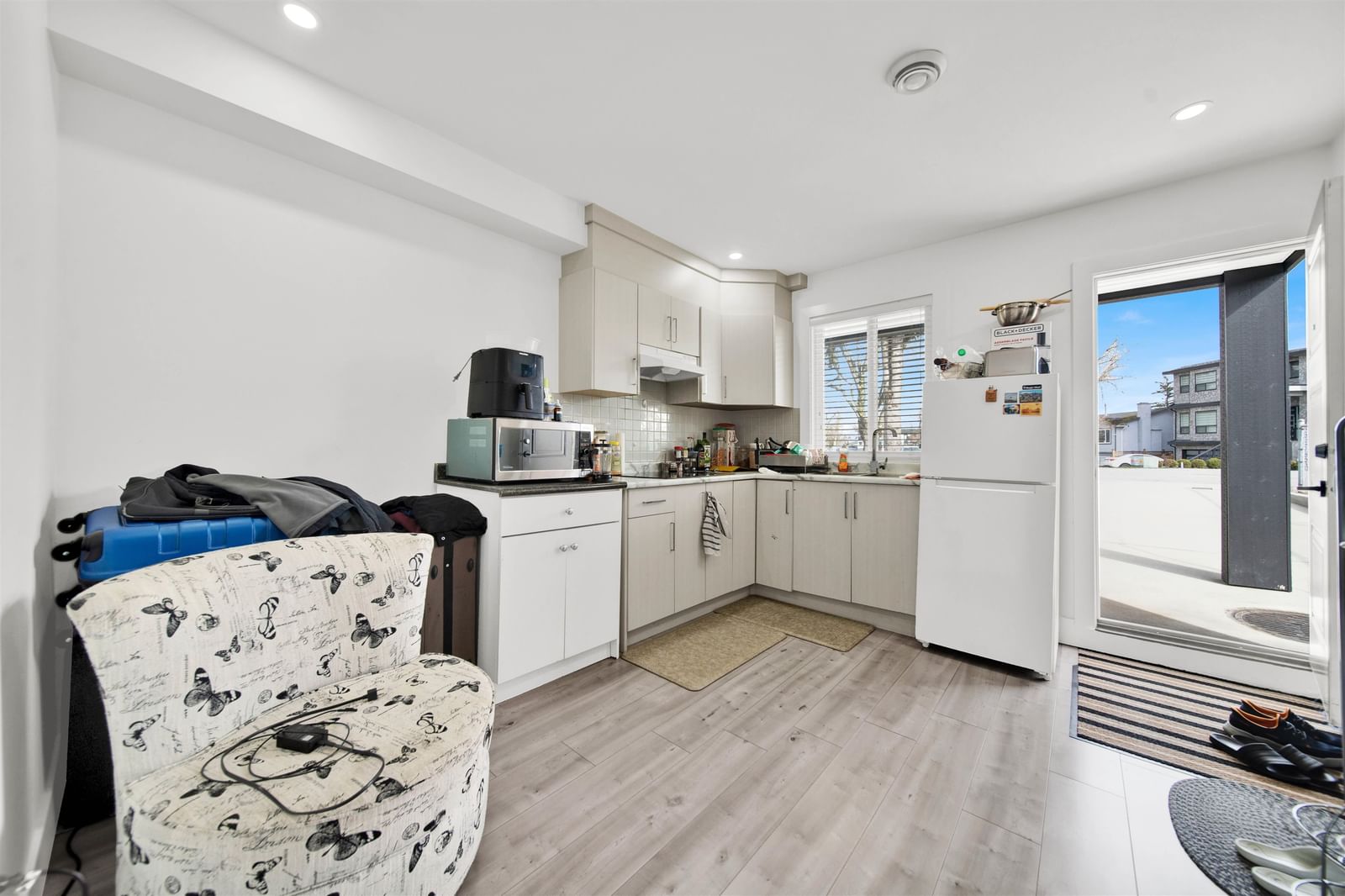 Listing Image 11