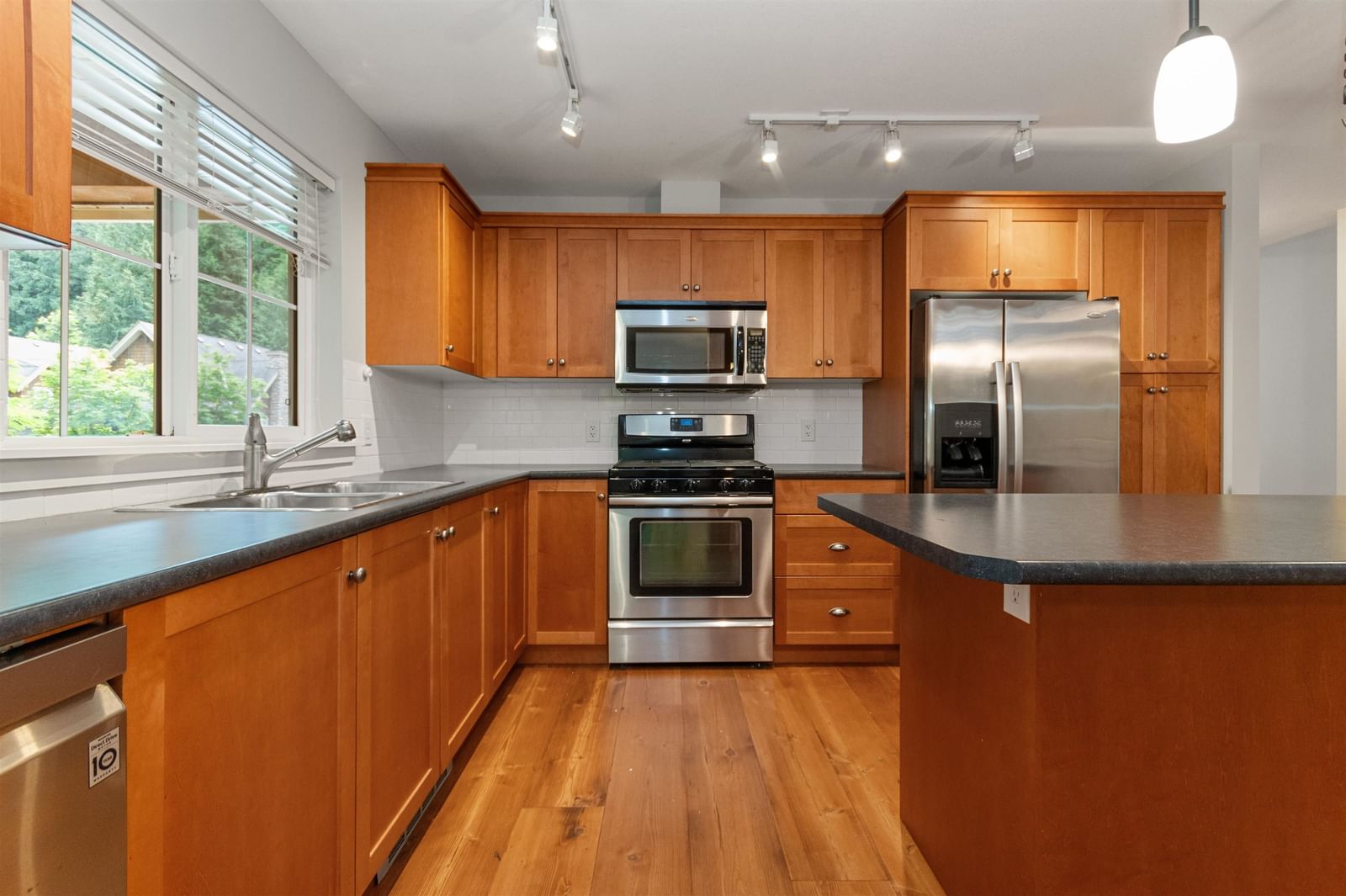Listing Image 16