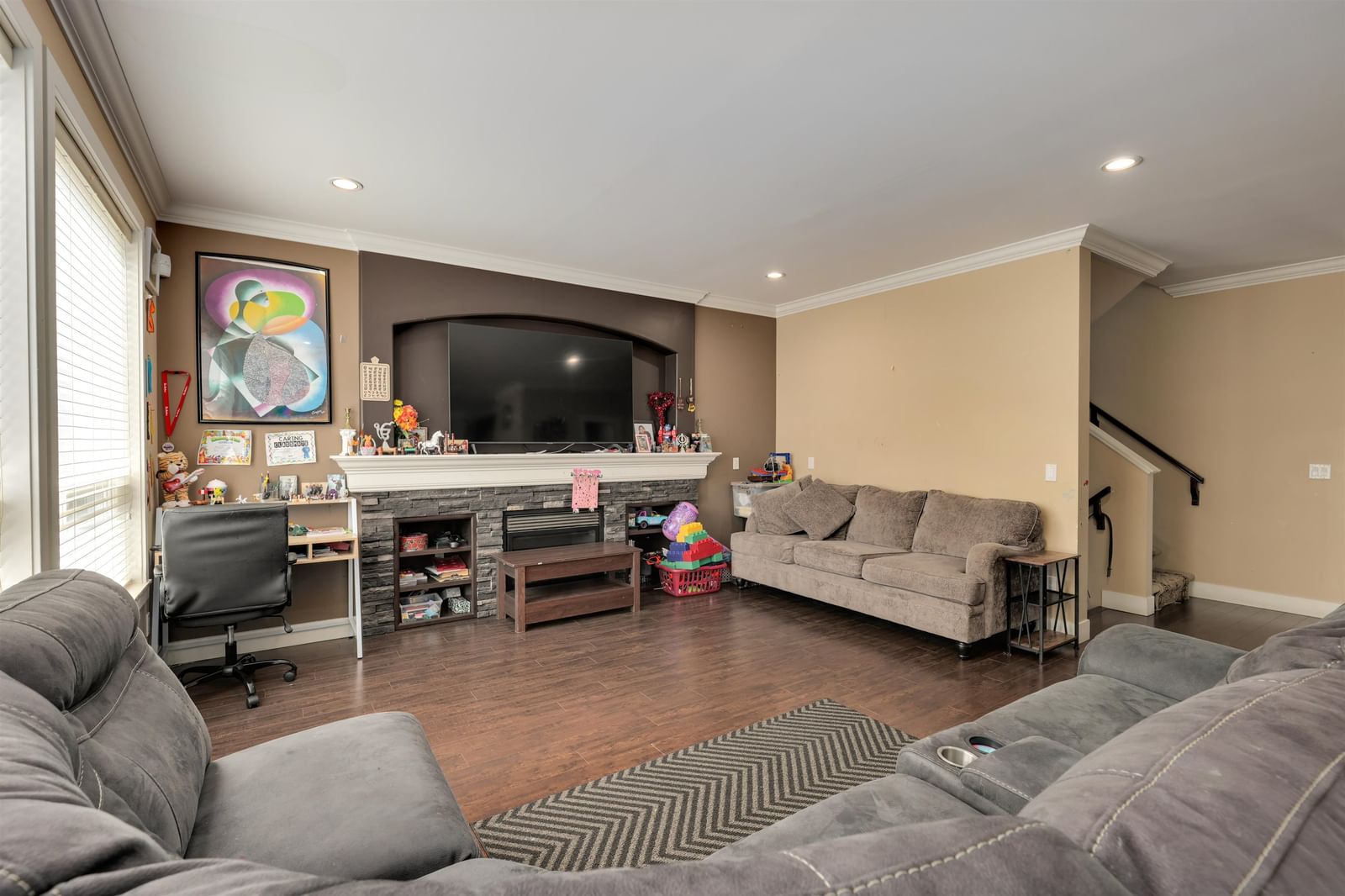 Listing Image 6