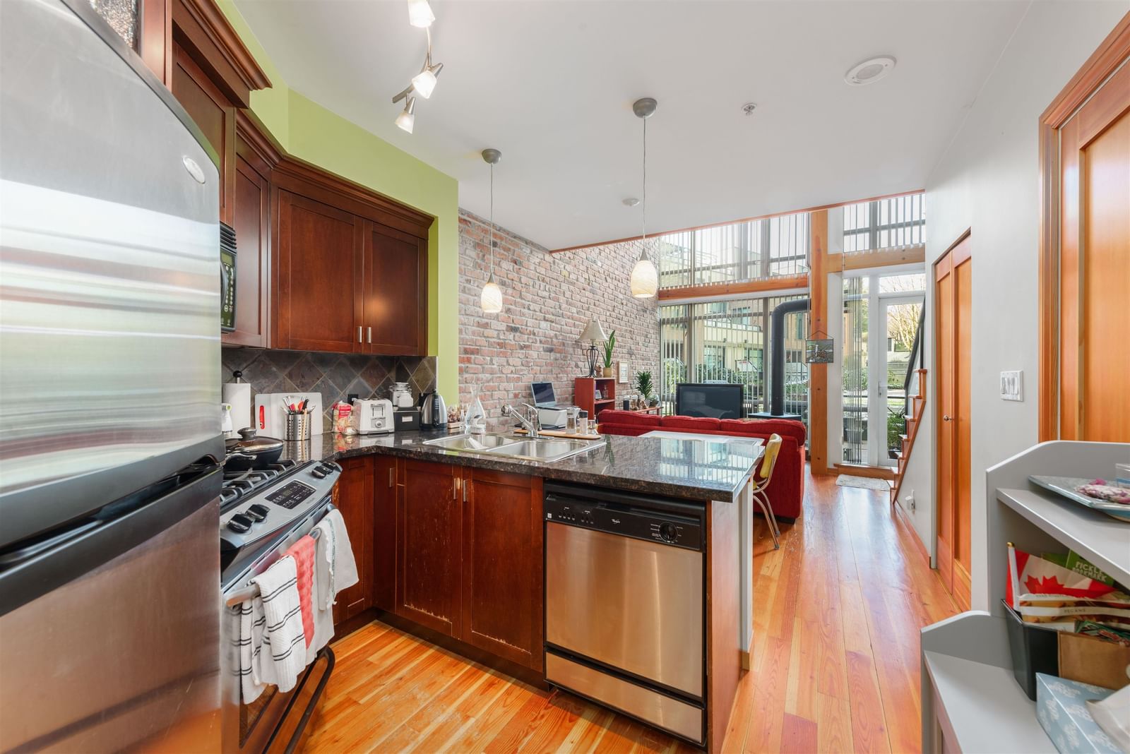 Listing Image 11