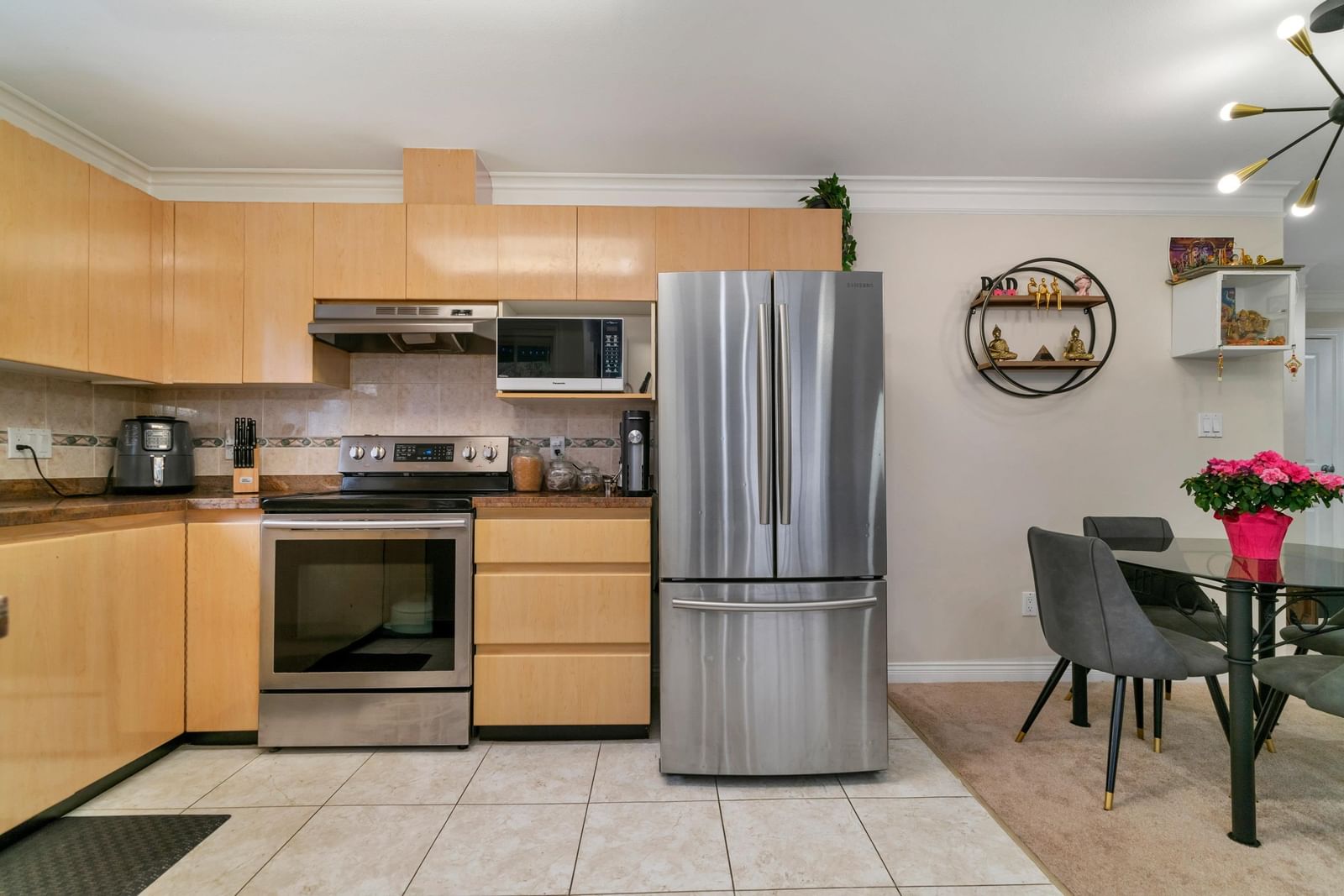 Listing Image 11