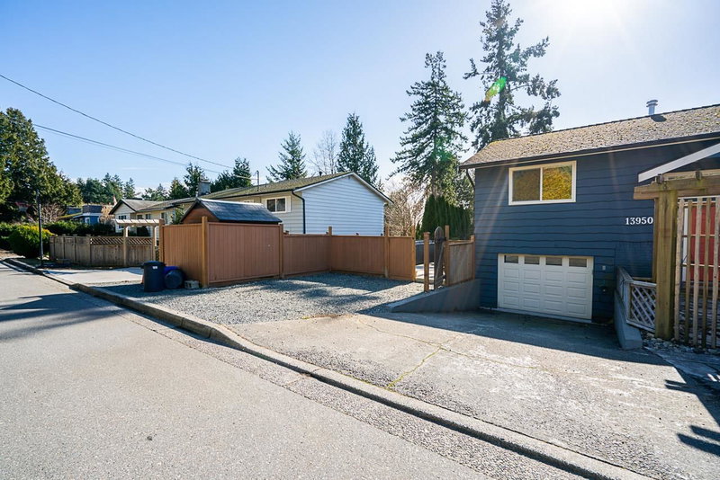 13950 Blackburn Avenue, White Rock, V4B 2Z5 | Image 3