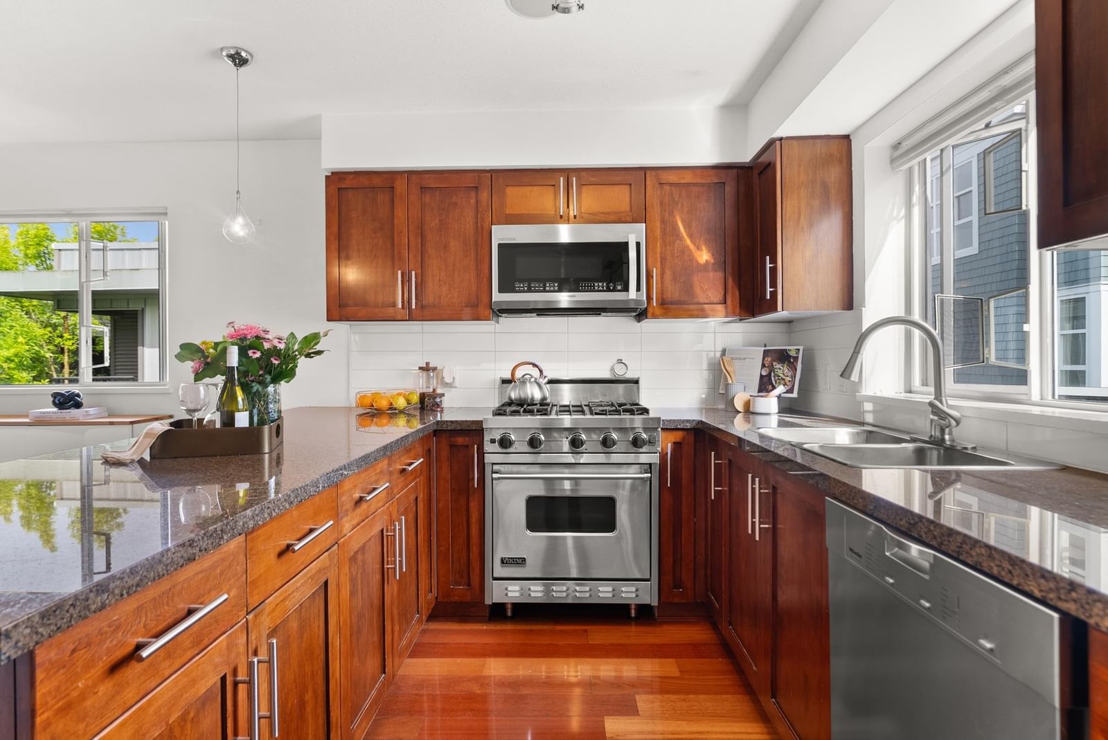 Listing Image 11
