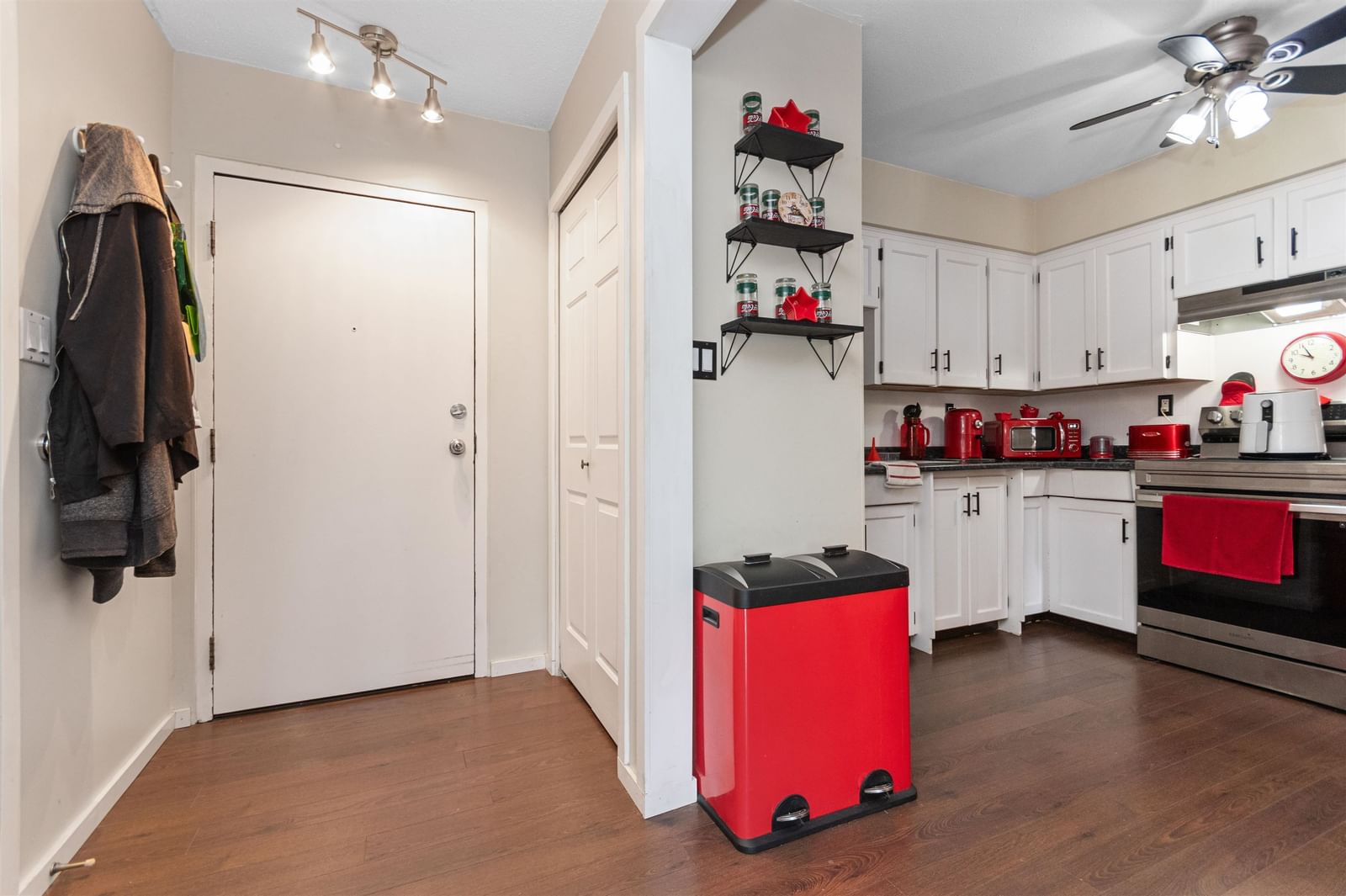 Listing Image 10