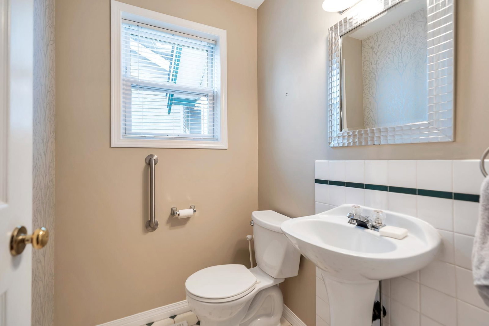 Listing Image 12