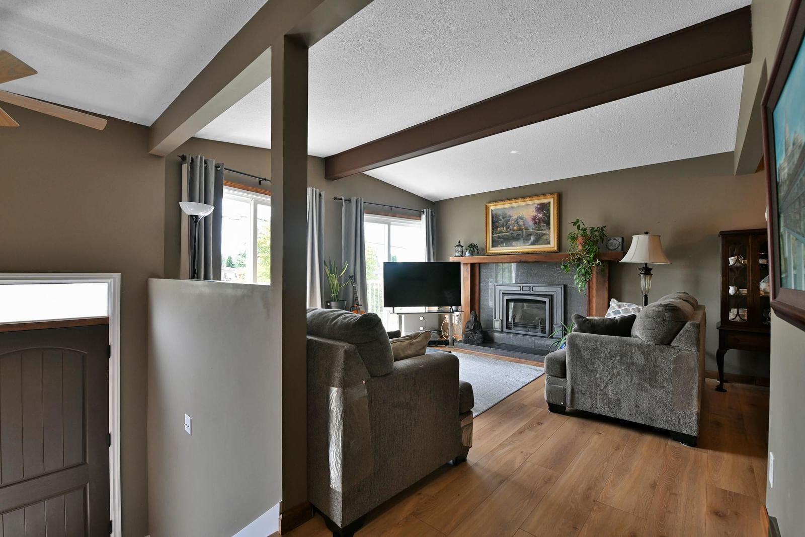 Listing Image 3
