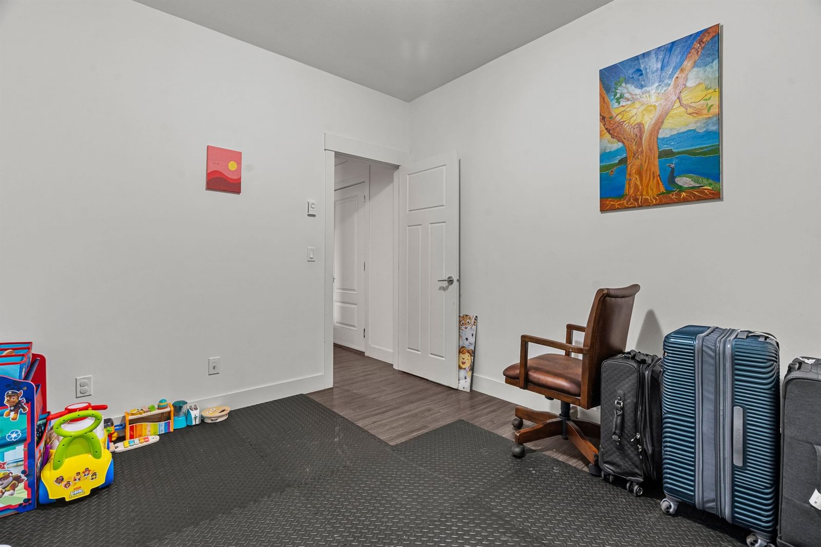 Listing Image 8