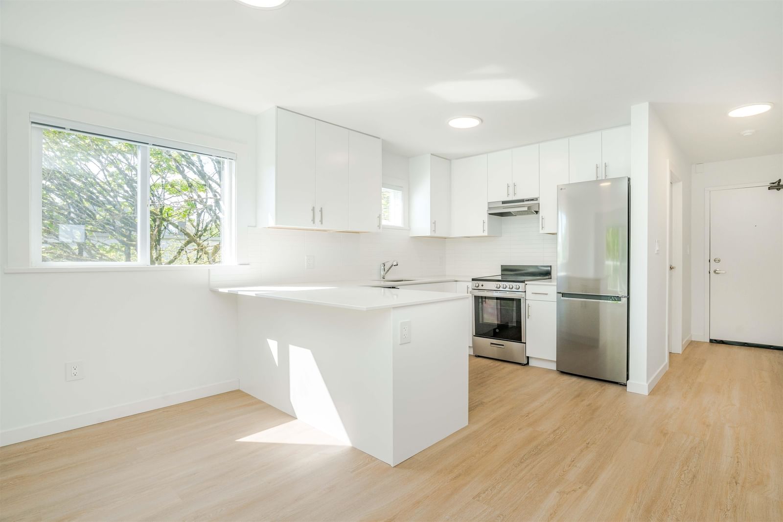 Listing Image 11