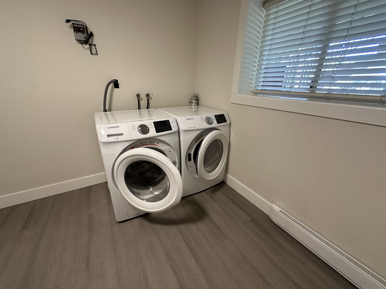 Listing Image 8