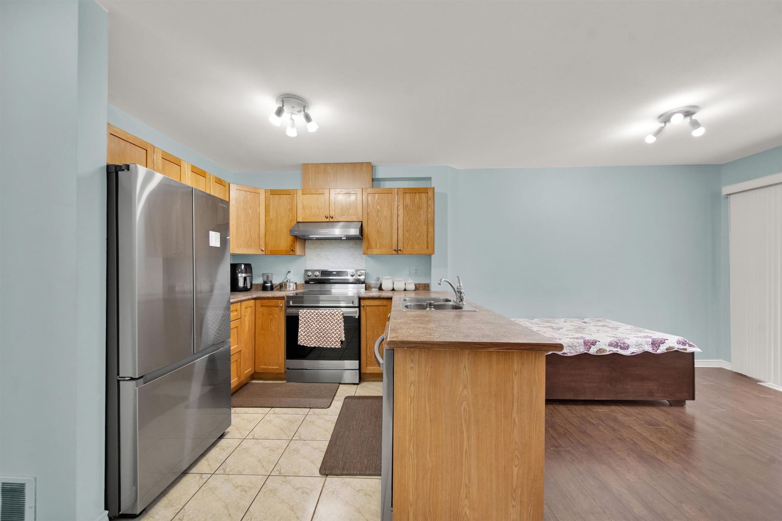Listing Image 12