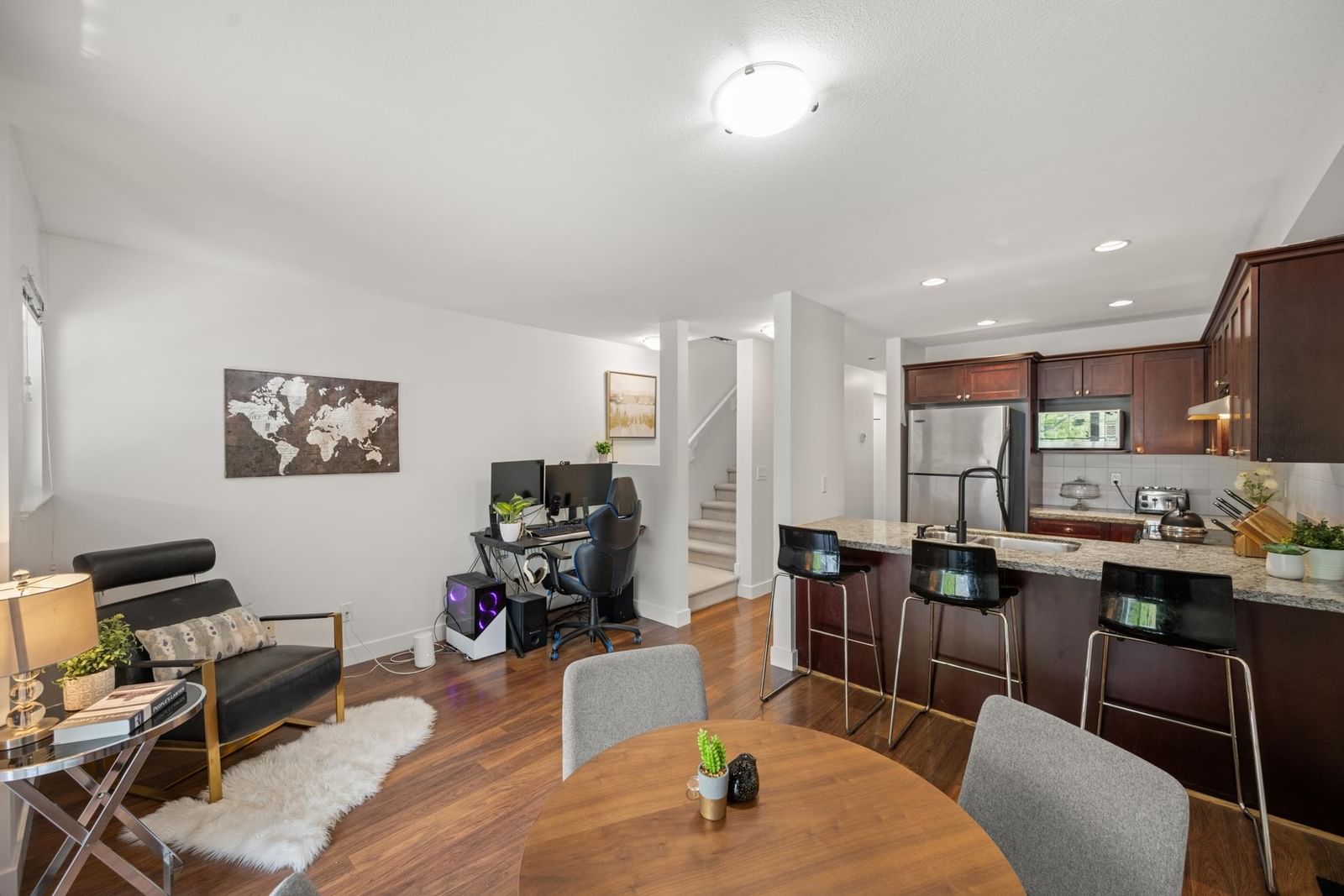 Listing Image 19