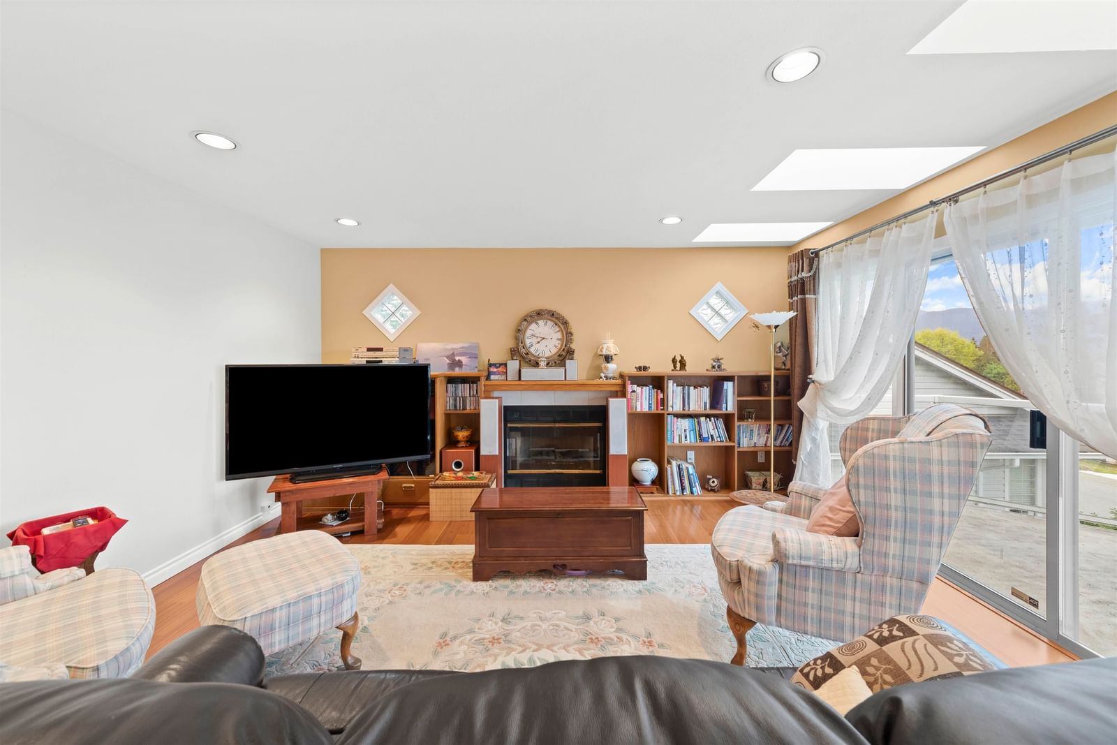 Listing Image 12
