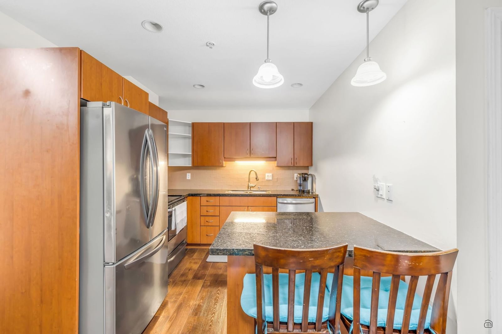 Listing Image 12