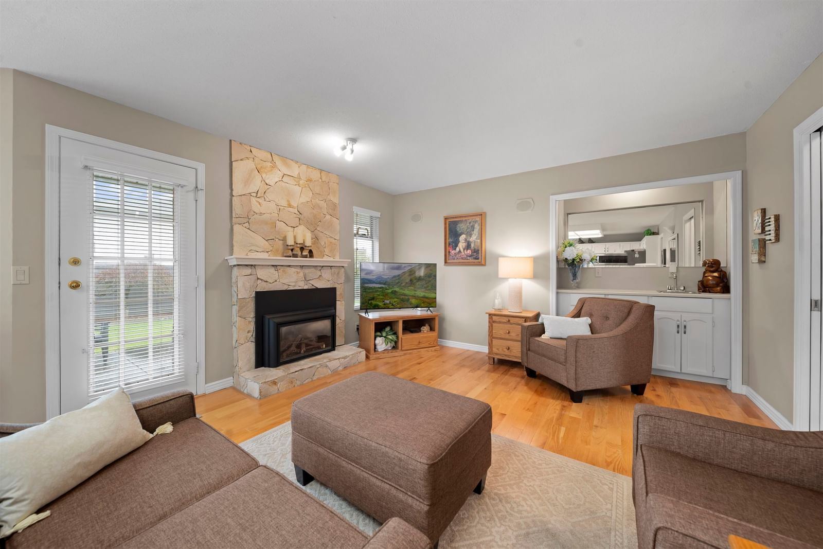 Listing Image 15