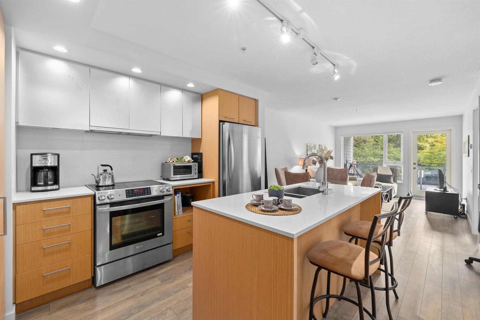 Listing Image 10