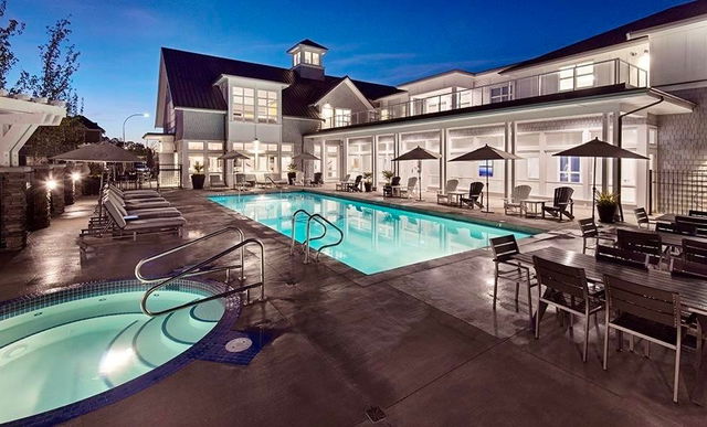 32 - 5510 Admiral Way