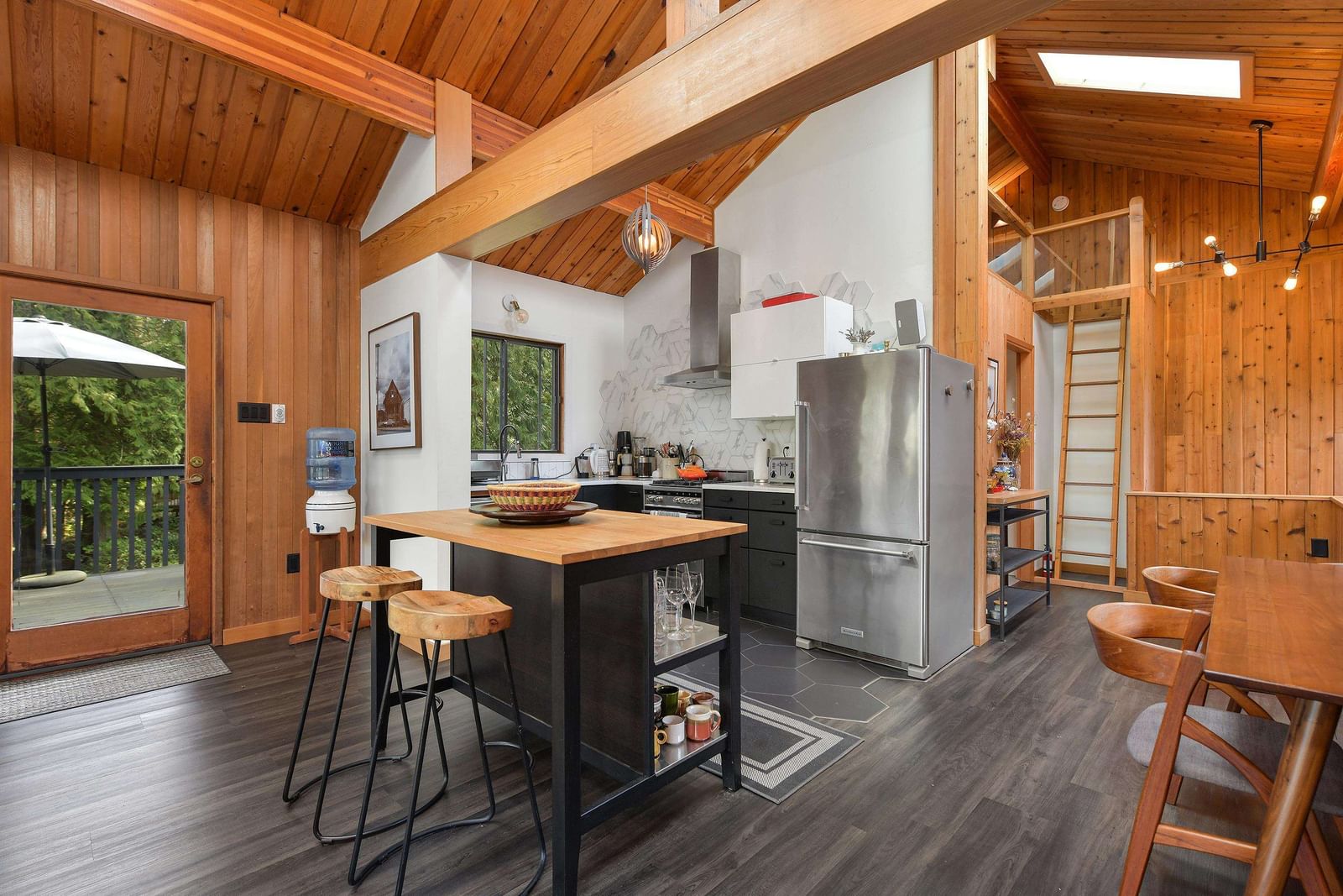 Listing Image 12