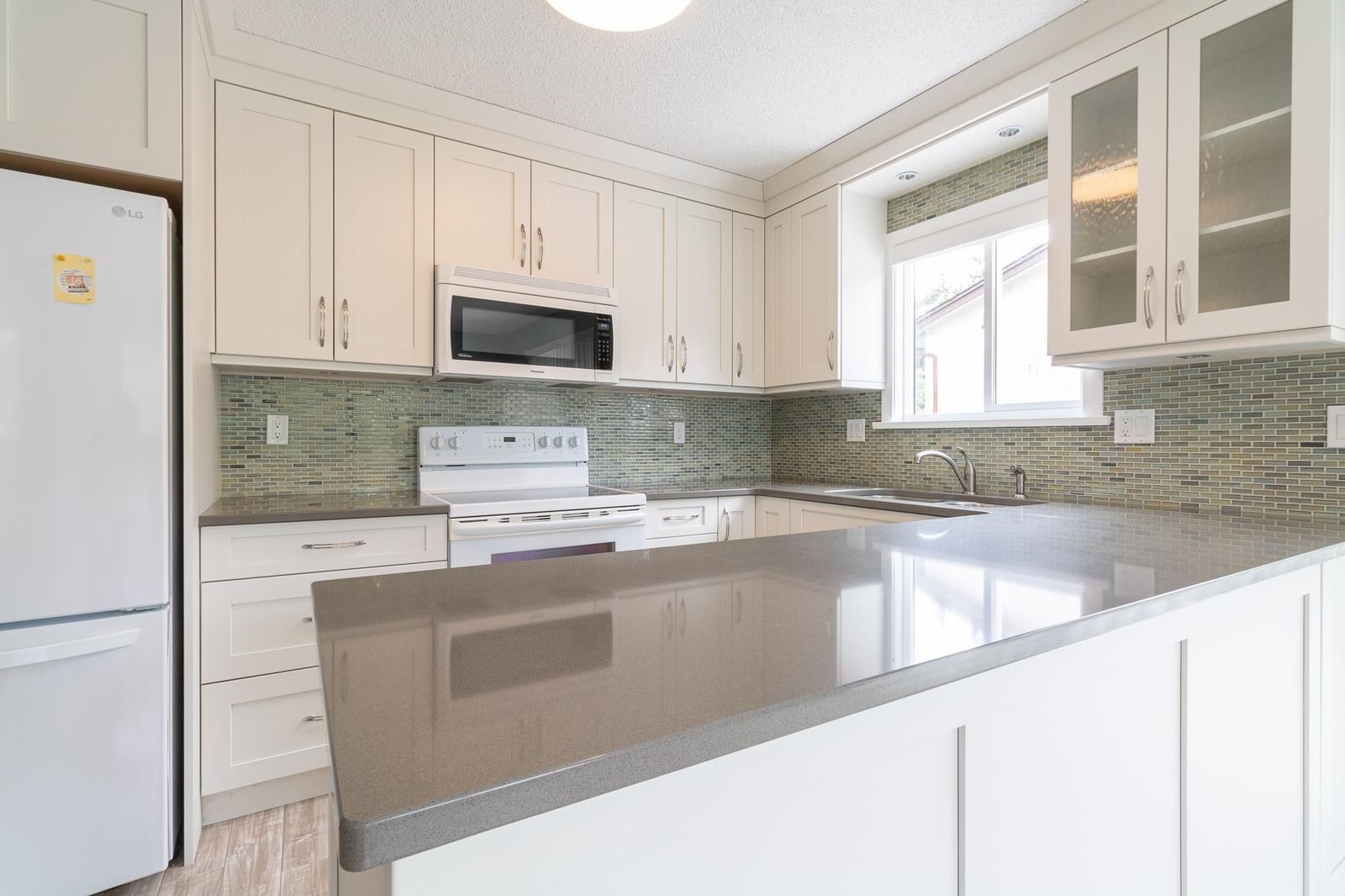 Listing Image 14