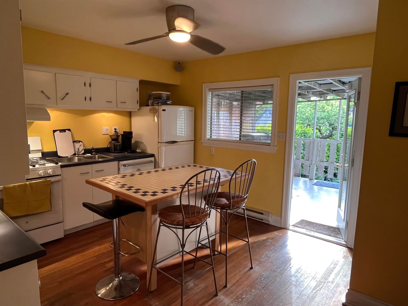 Listing Image 6