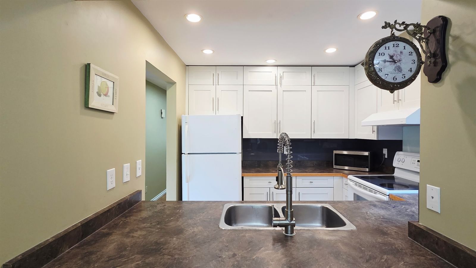 Listing Image 12