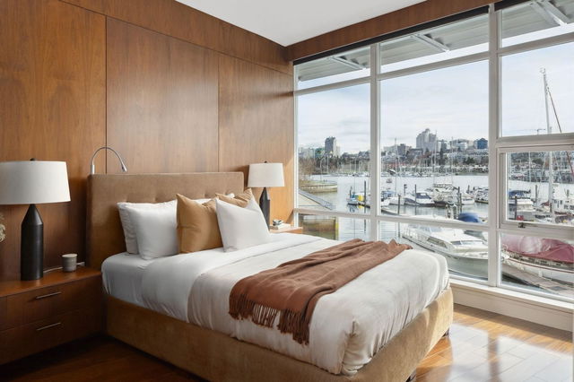202 - 628 Kinghorne Mews
