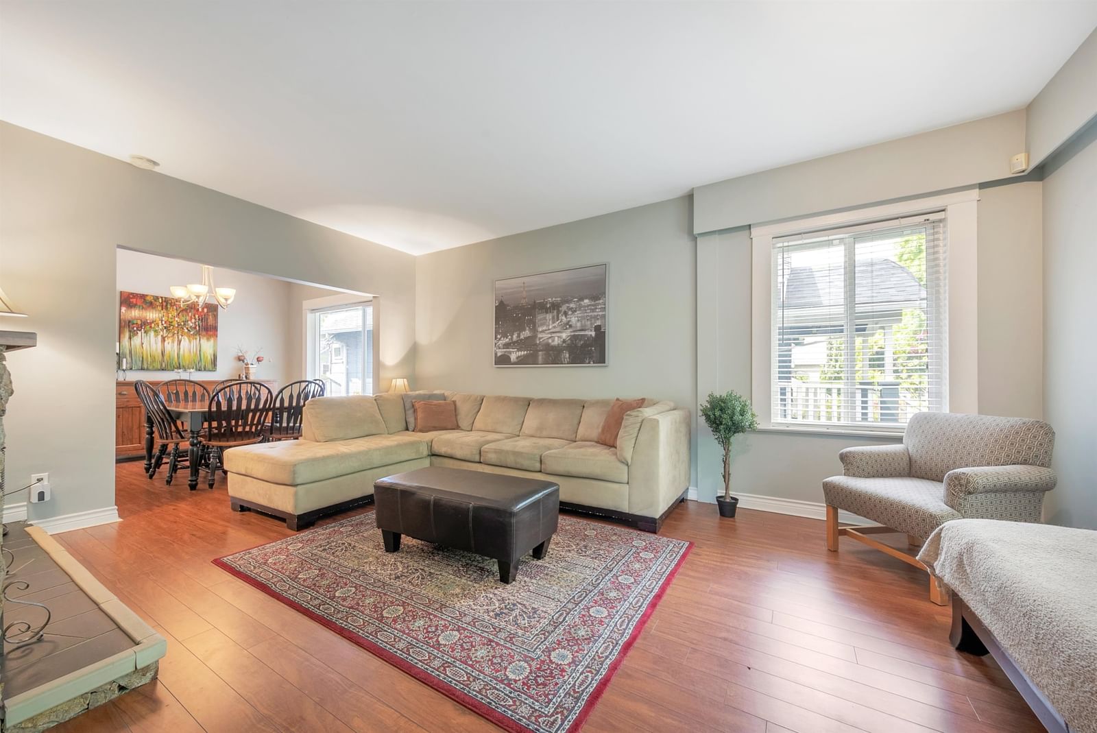 Listing Image 4